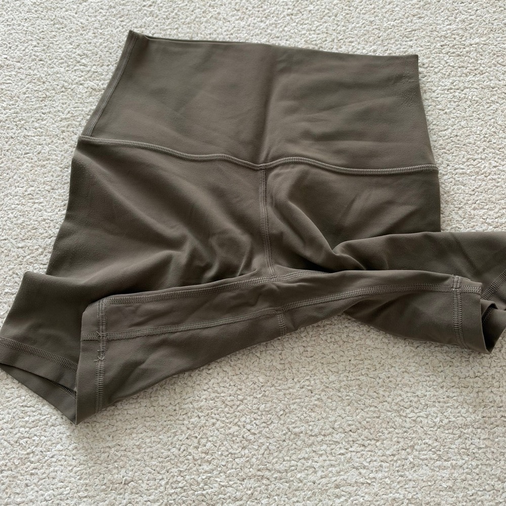 lululemon Align HR Short 6" size 4 in Nomad - Picture 3 of 5